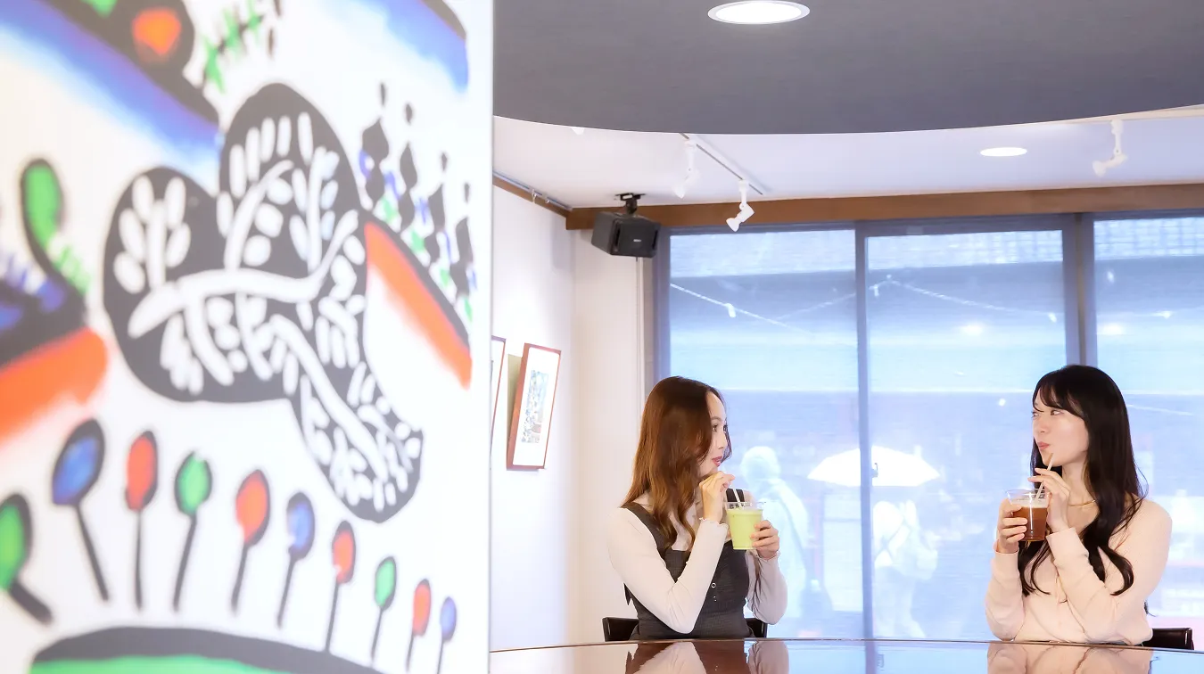 和田邦坊氏の作品が飾られている大人の空間。